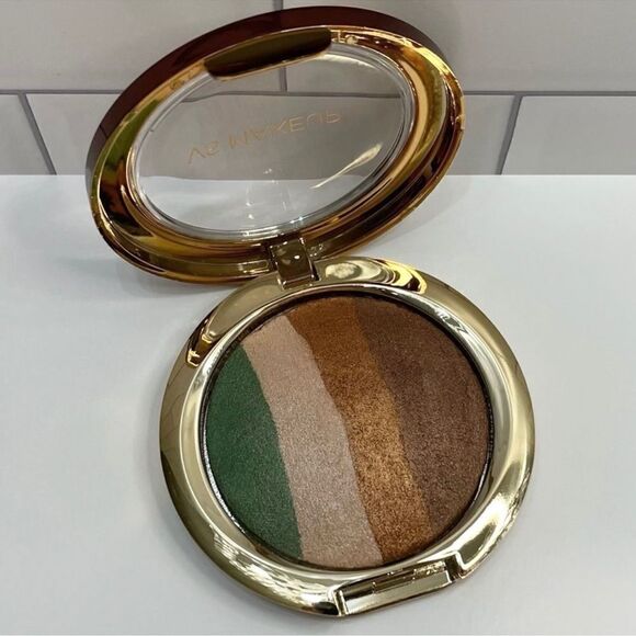 Victoria’s Secret Secluded Lagoon Eyeshadow Quad - Picture 1 of 1